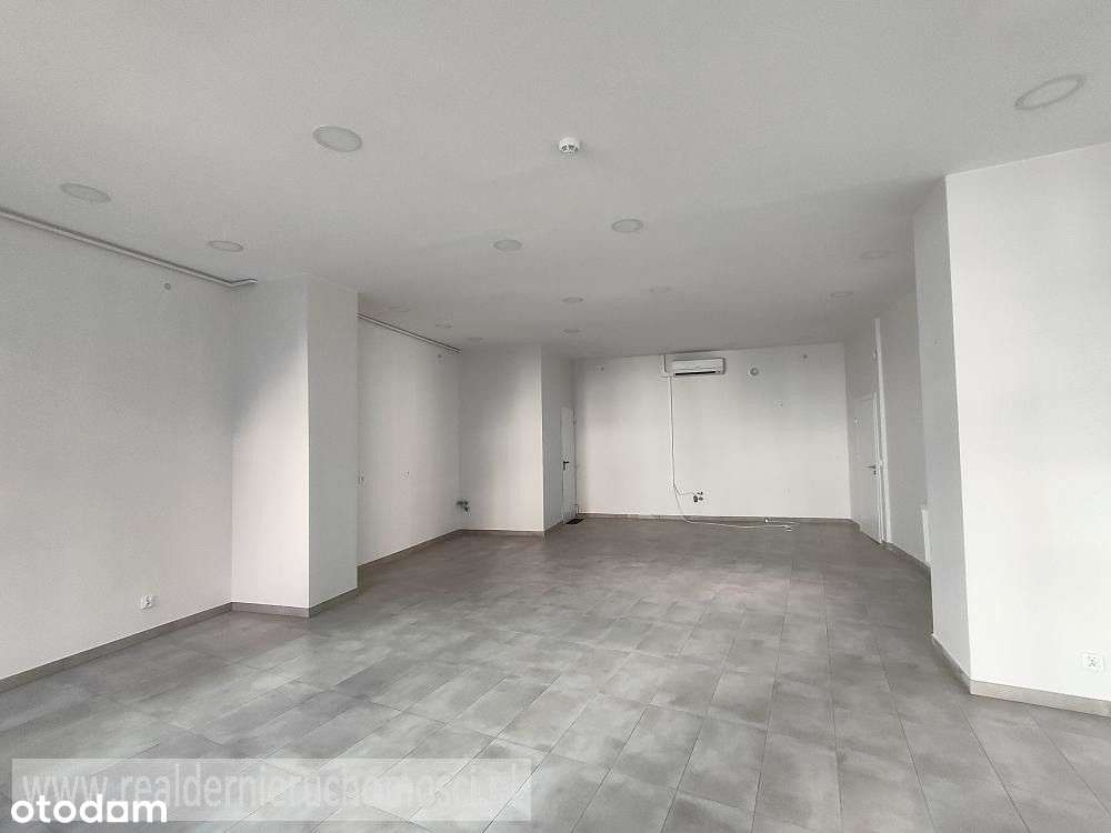 Lokal na parterze w centrum-8