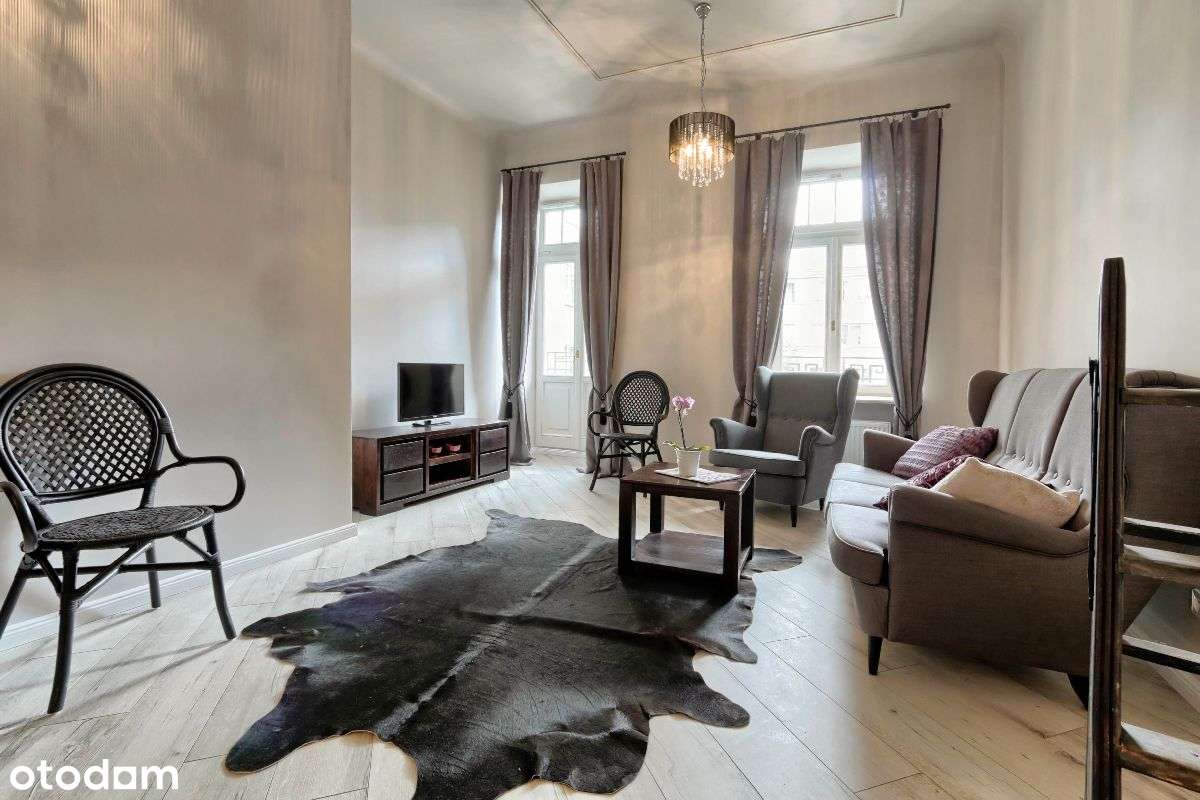 Klimatyczne mieszkanie w kamienicy Hoża 50. - Pełny obrazek: 1/16