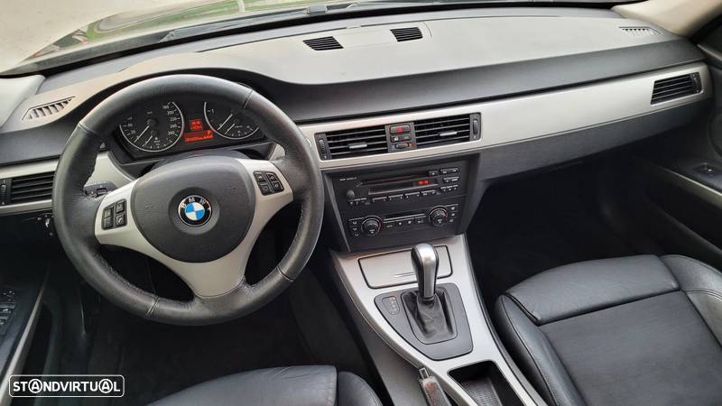 BMW 320 dA Exclusive - 16