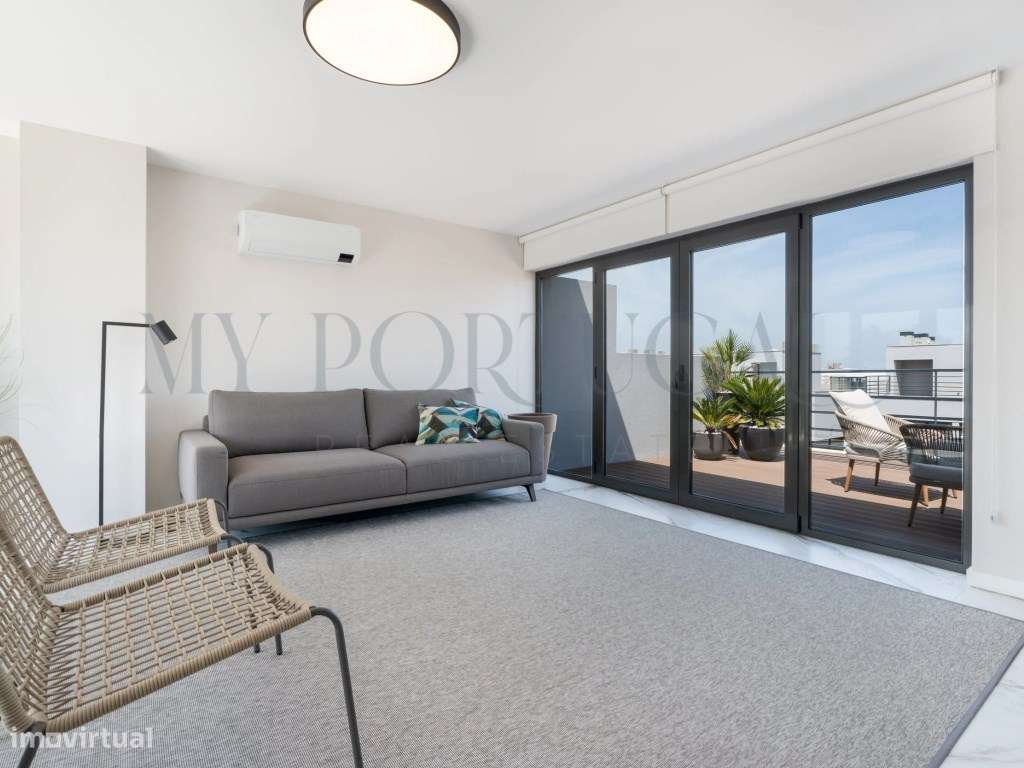 Elegância e Modernidade: Moradia T4 de Luxo com Rooftop em Alcochete-42