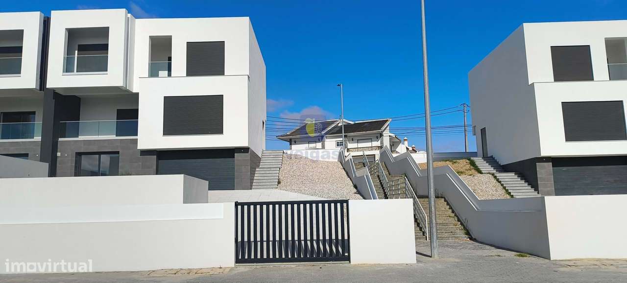 Moradia T4 em Vale de Milhaços - Corroios - Grande imagem: 4/41