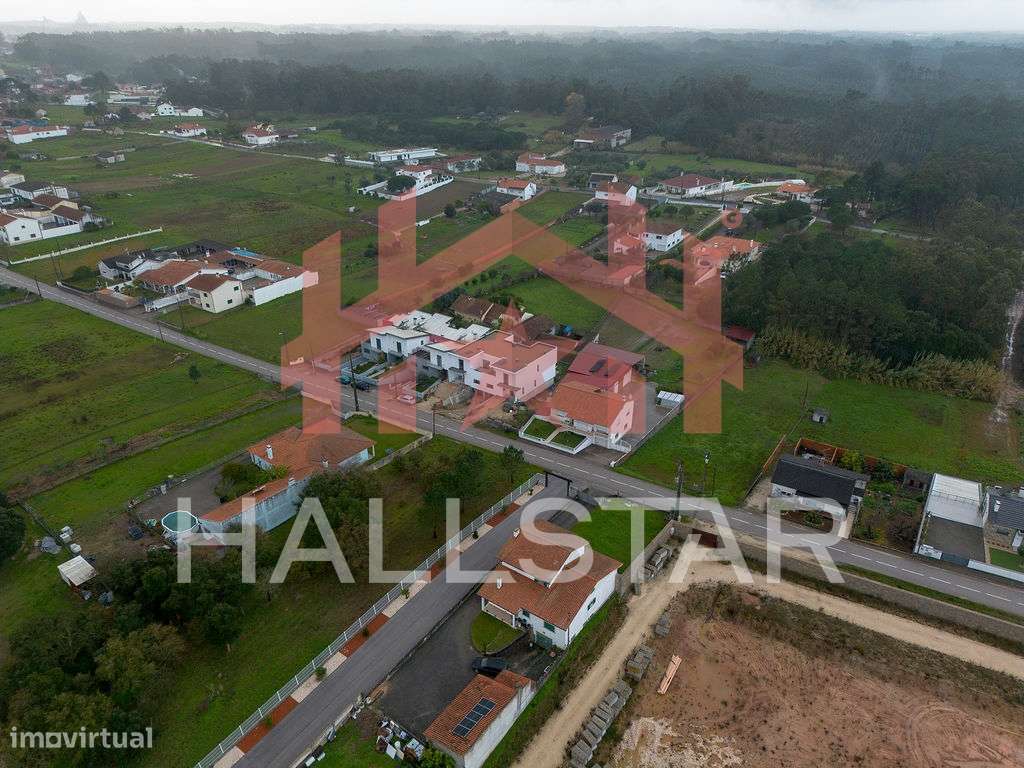 Moradia T3+1 Geminada / Em Construção / Leiria-28