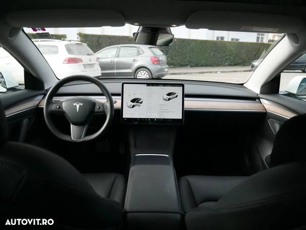 Tesla Model 3 - 9