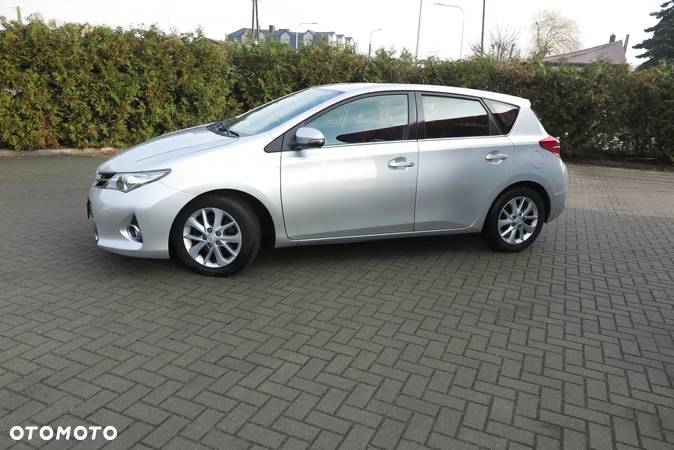 Toyota Auris 2.0 D-4D Executive - 4