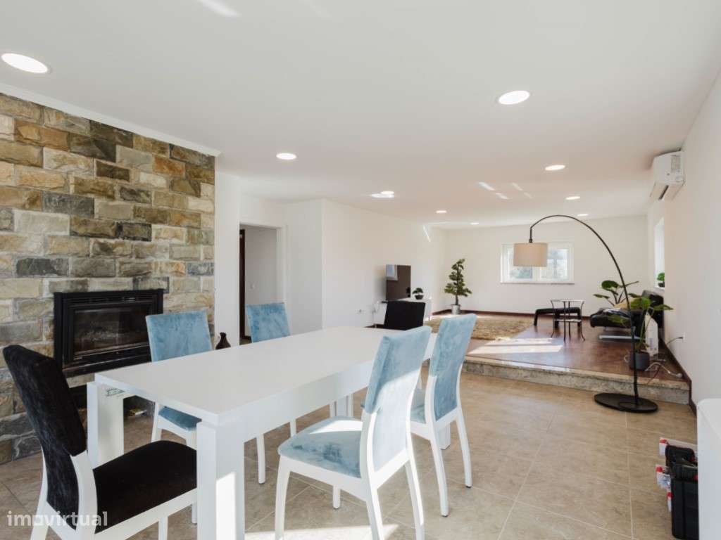 Moradia T6 com 3600m² de Terreno e Chalet T2 Independente - Espaço,... - Grande imagem: 1/60