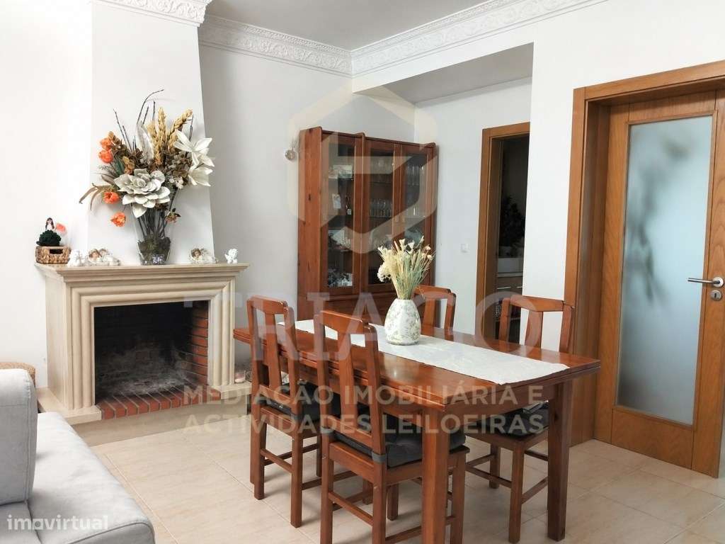 Fantástica Moradia com Garagem e Sótão - Centro Samora Correia-5