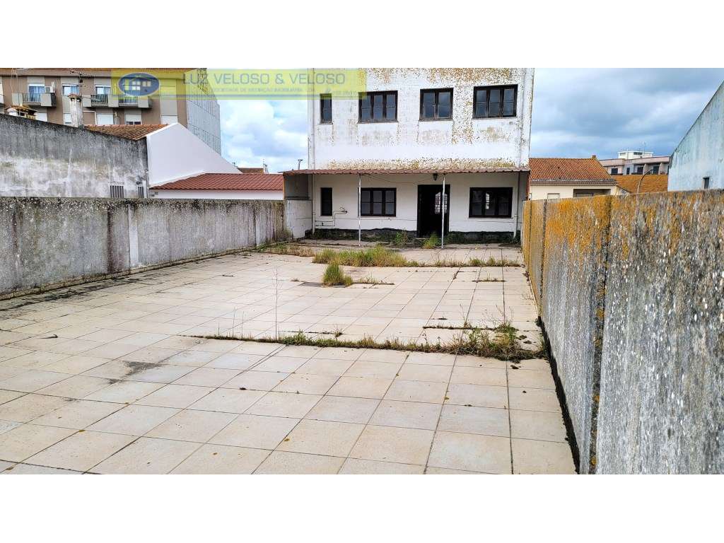 Prédio Urbano de R/C, 1º, 2º andares para Comércio em Cartaxo-32