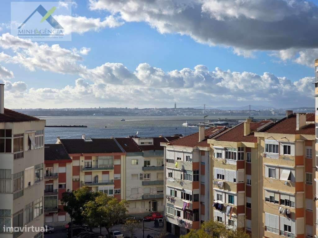 Apartamento T4 transformado em T3 no Barreiro - Grande imagem: 1/27