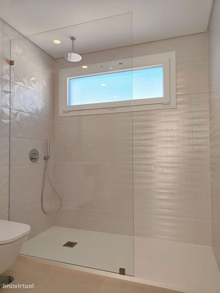 Oferta 1% do Valor de Aqusição - Moradia T4 + 1 com Piscina e Garagem-43