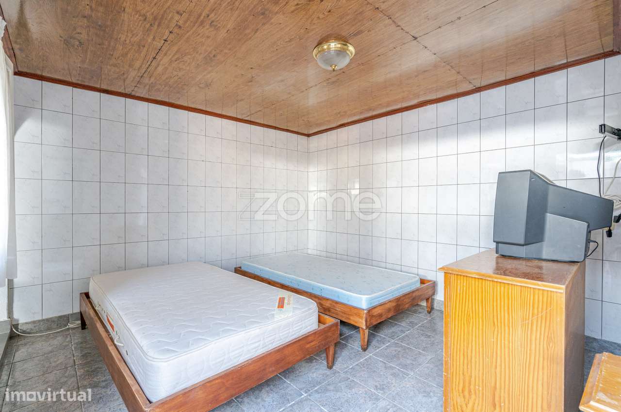 Moradia T6 na Ribeira Brava – Espaço e potencial investimento-32