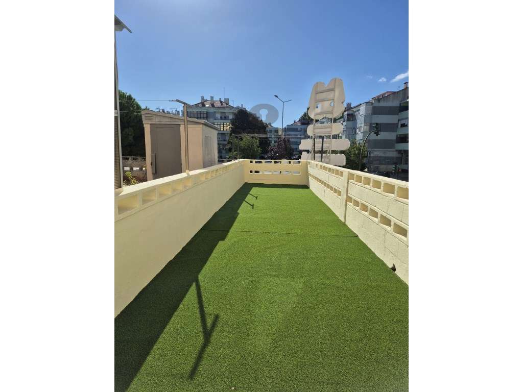 T3 Remodelado com 2 terraços em Massamá-12