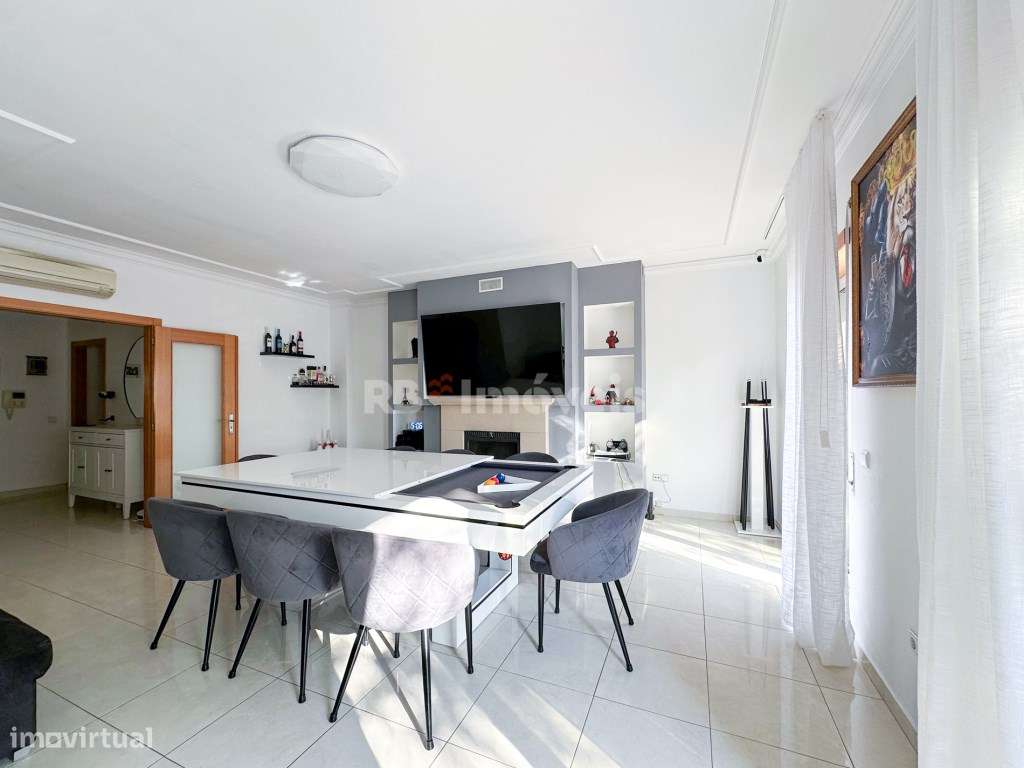 Apartamento T3 c/ Garagem, Sótão e 2 Varandas - Santarém-5