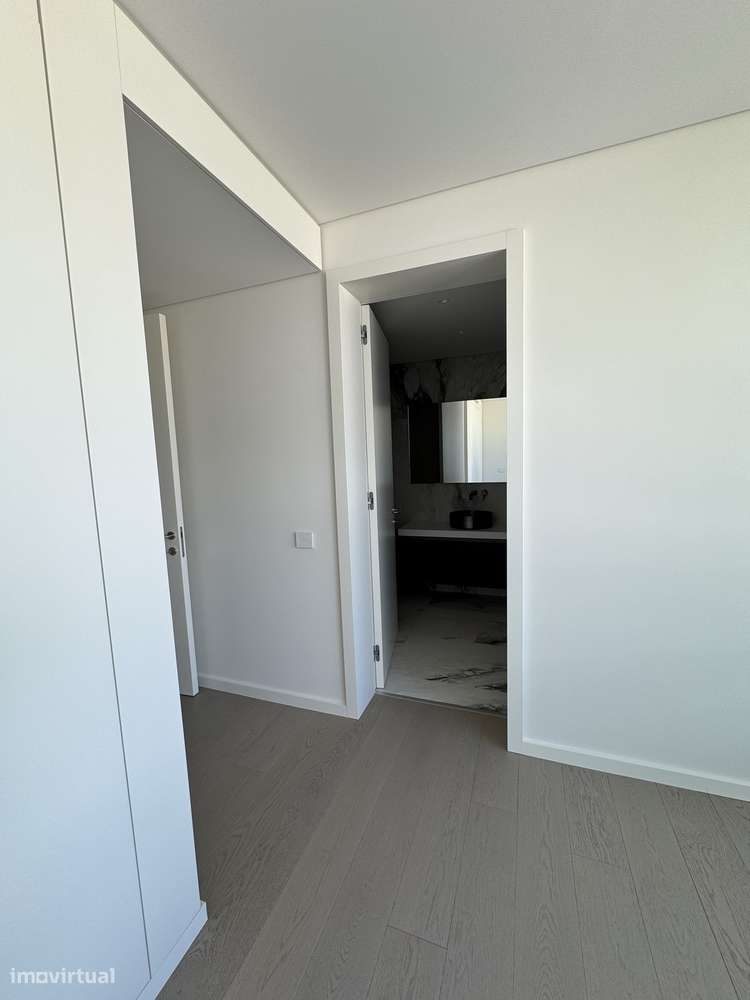 Exclusivo T4 no Prata Riverside Village-14