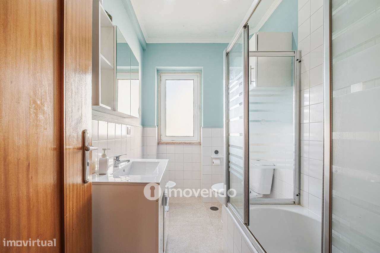 Apartamento T2 com cozinha equipada, na Amadora-30