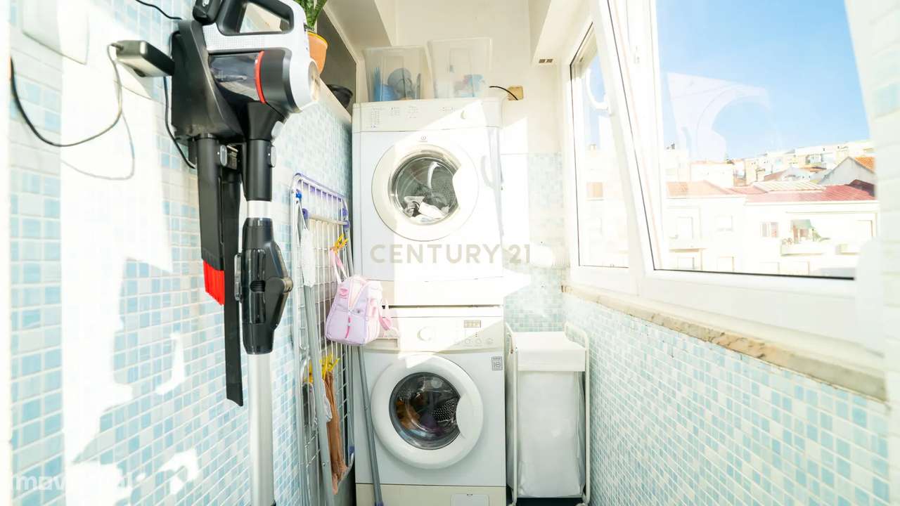 Apartamento T2 + 1* - Remodelado, em Queluz-17