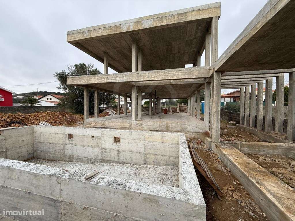 Moradia T4 com piscina, junto a Manique de cima-26