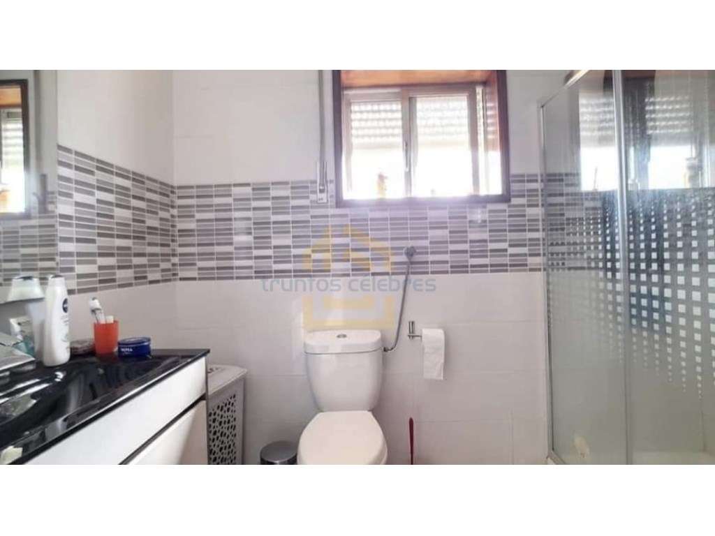 Moradia Bi-Familiar V7 nas Caxinas apenas 500 metros da praia e jun...-13