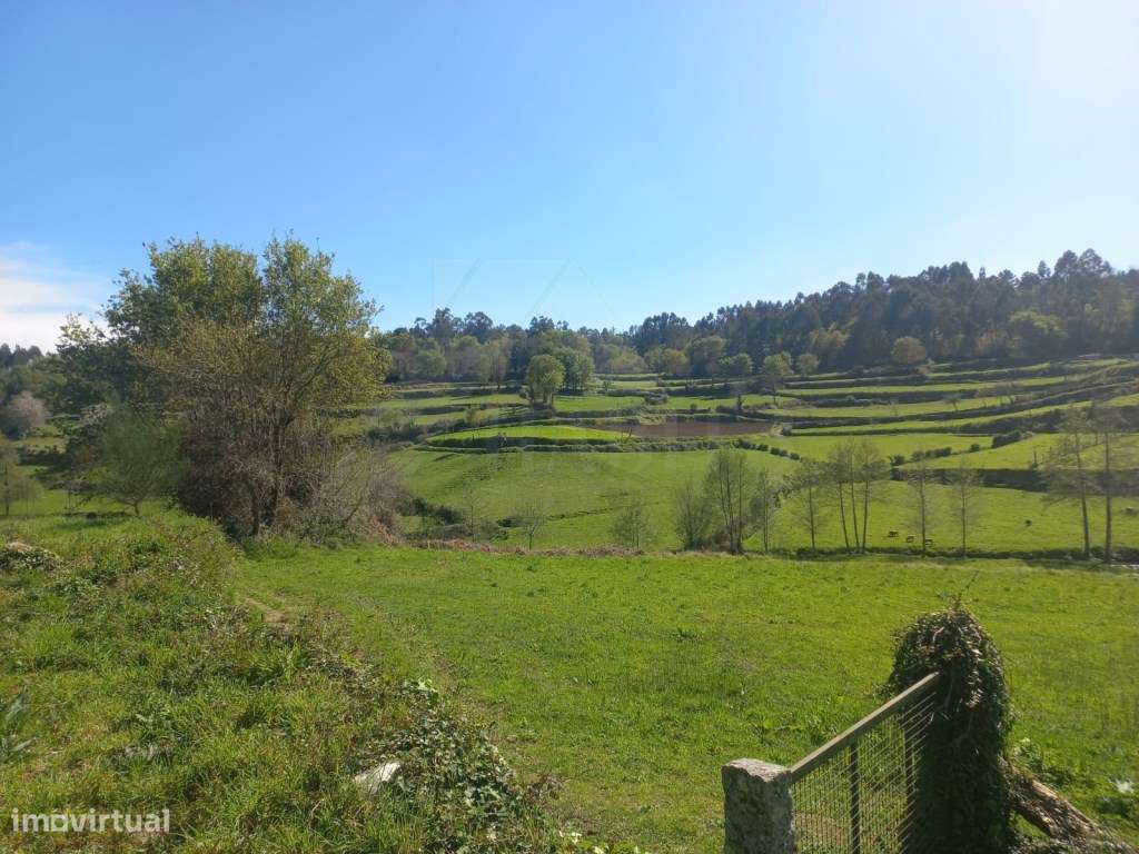 Casa para restauro em Bico-21