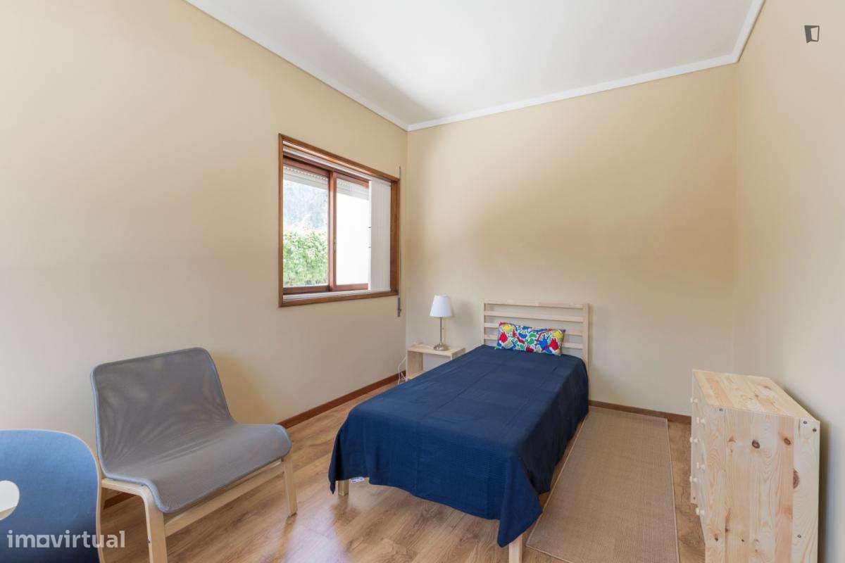 Quarto - localizado em São Mamede de Infesta Porto - Grande imagem: 5/8
