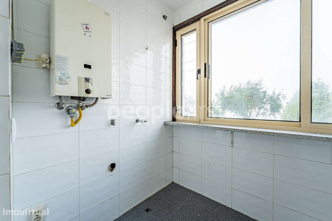 Apartamento T3 Remodelado com Terraço de 85m² – Rua de Murjães, Gon...-11