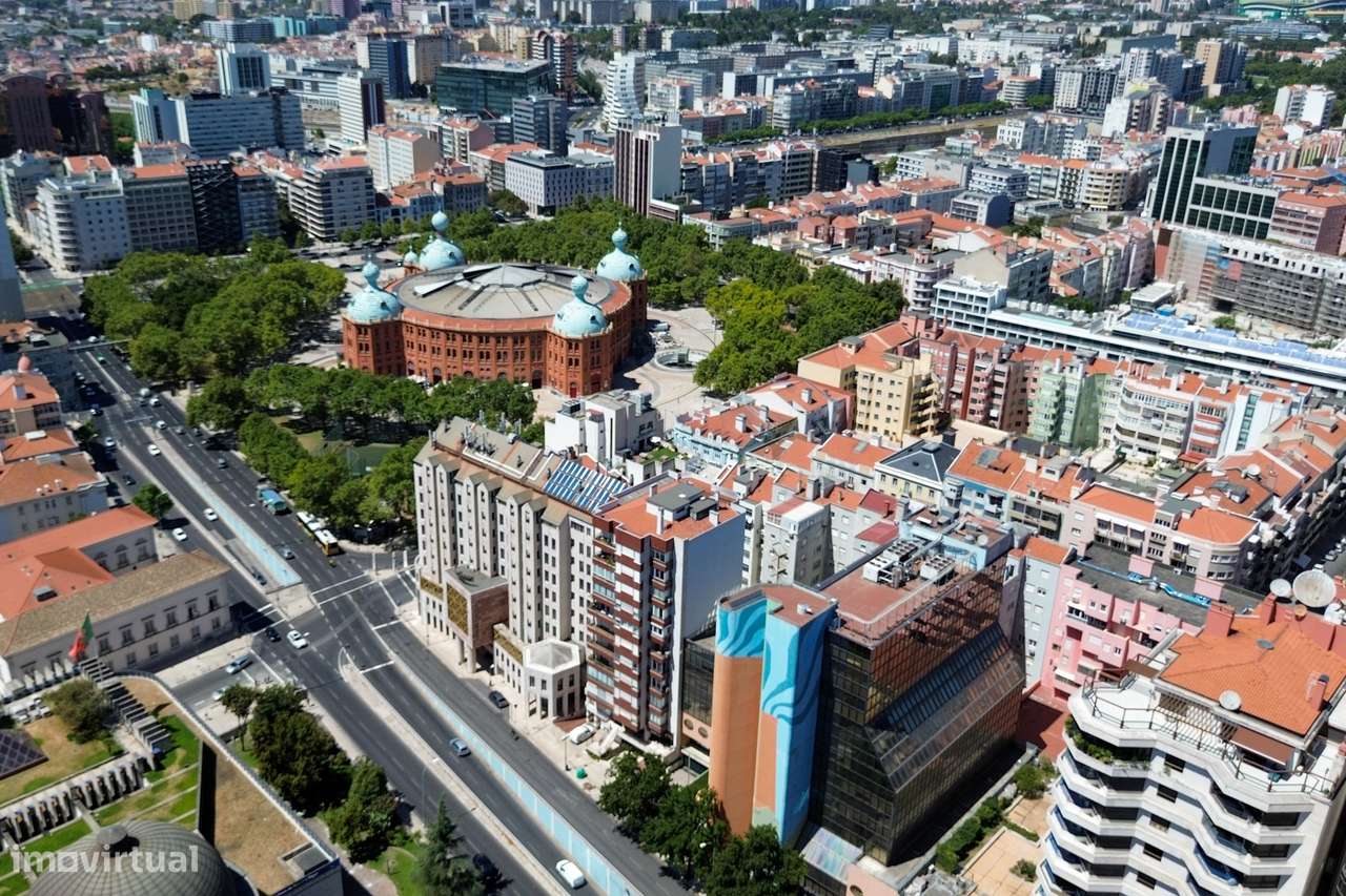 T3 Av. João XXI | 200m2 | 2 Elevadores | 2 Parqueamentos | Arrecadação-36