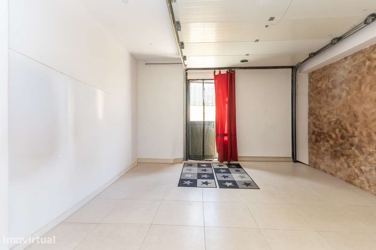 Andar de moradia T3 com terraço e cave muito espaçosa-24