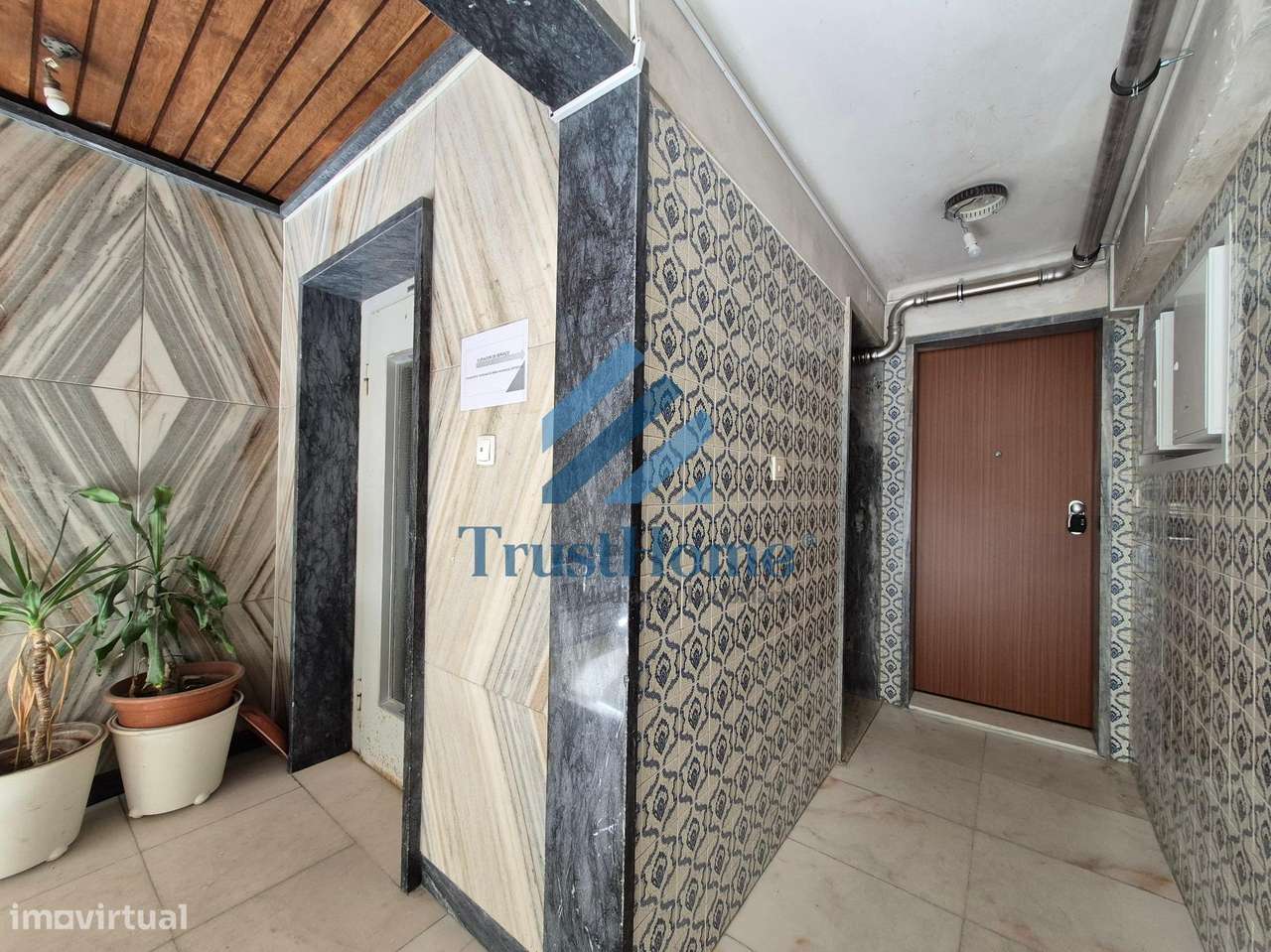 T2 Totalmente Remodelado c/ arrecadação 27m2 Benfica Lisboa-22