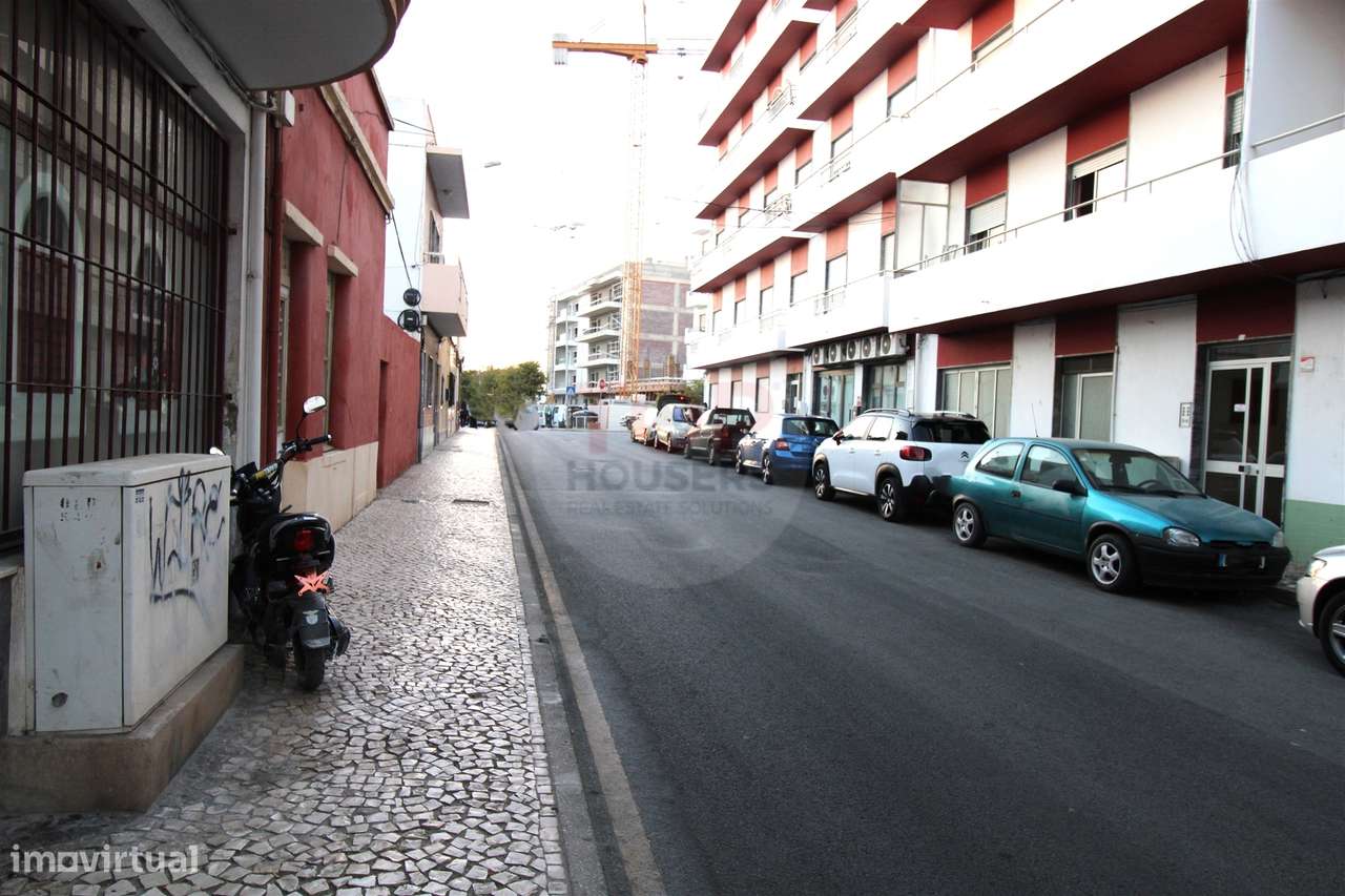 Loja Comercial com 117m² em Olhão – A 5 Minutos da Baixa-12