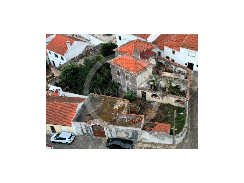 Casa apalaçada para recuperar em Maxial, Torres Vedras-24