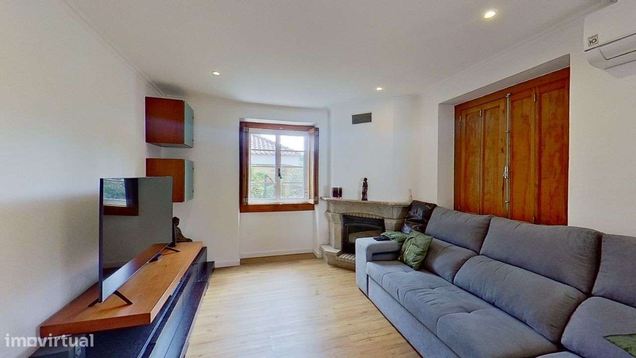 Moradia em Massamá, Rua Direita (tem anexos T-0 e T-2 independentes)-14