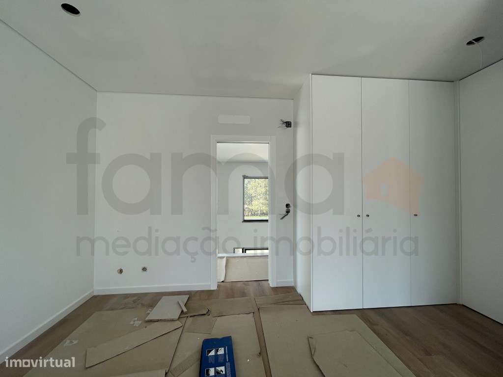 Moradia T3 com jardim e piscina em zona residencial tranquila-30