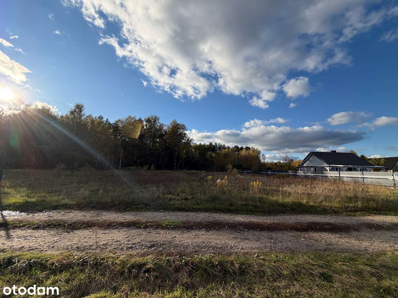 Działka 1300 m² z mediami, blisko natury-1