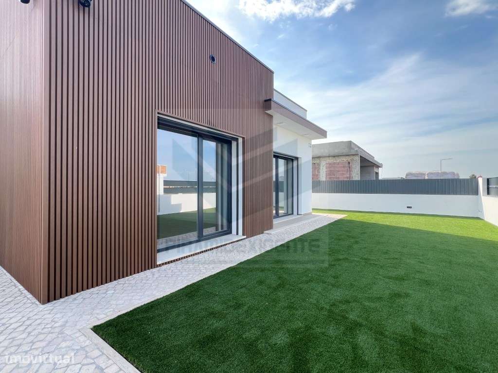 Moradia Isolada, Nova, 3 Suítes, Piscina, Garagem, AZEITÃO!-21