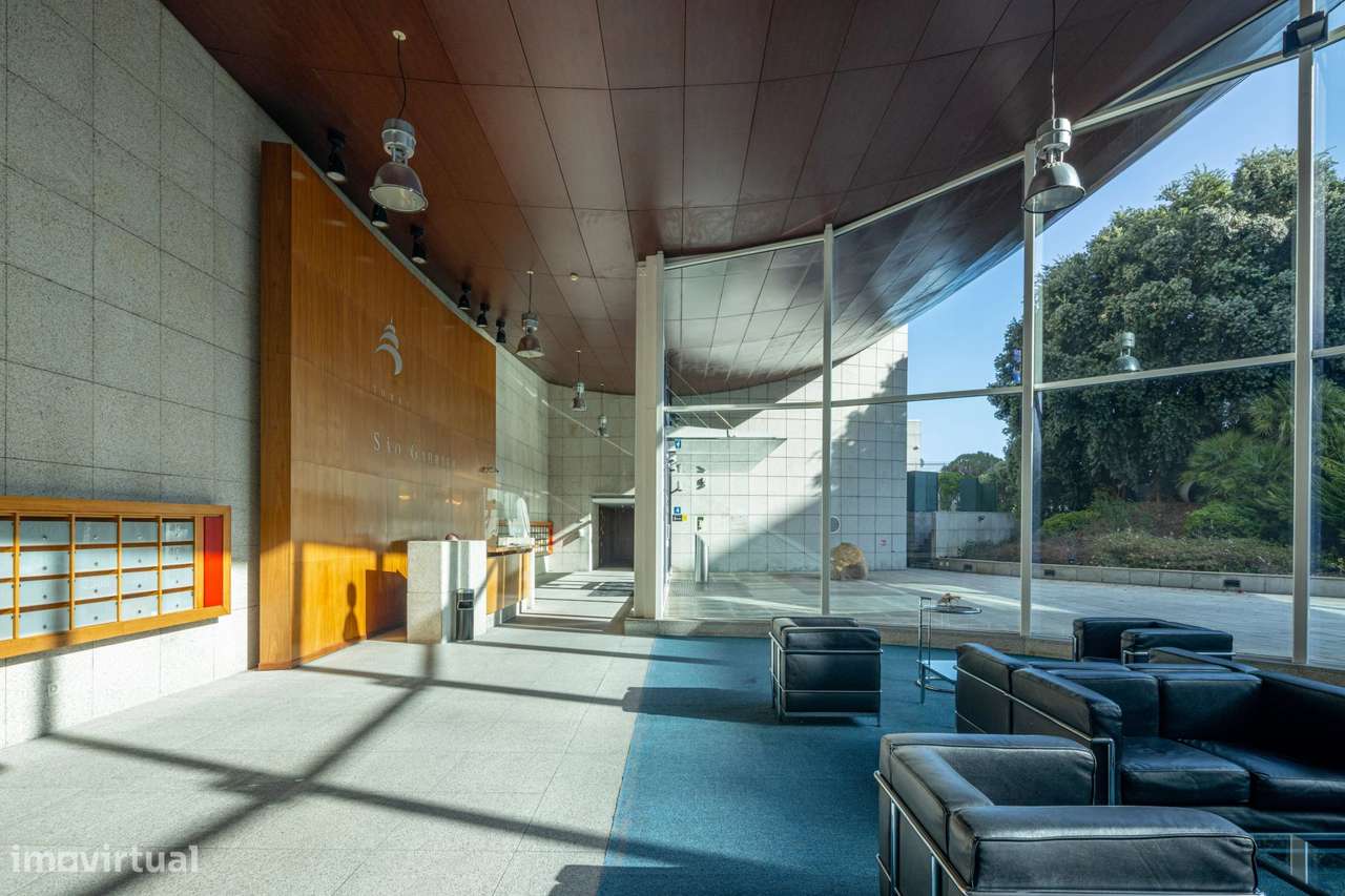 Arrenda T4 Duplex (3 Suites, 3 estacionamentos e arrecadação) na Torre - Grande imagem: 4/60