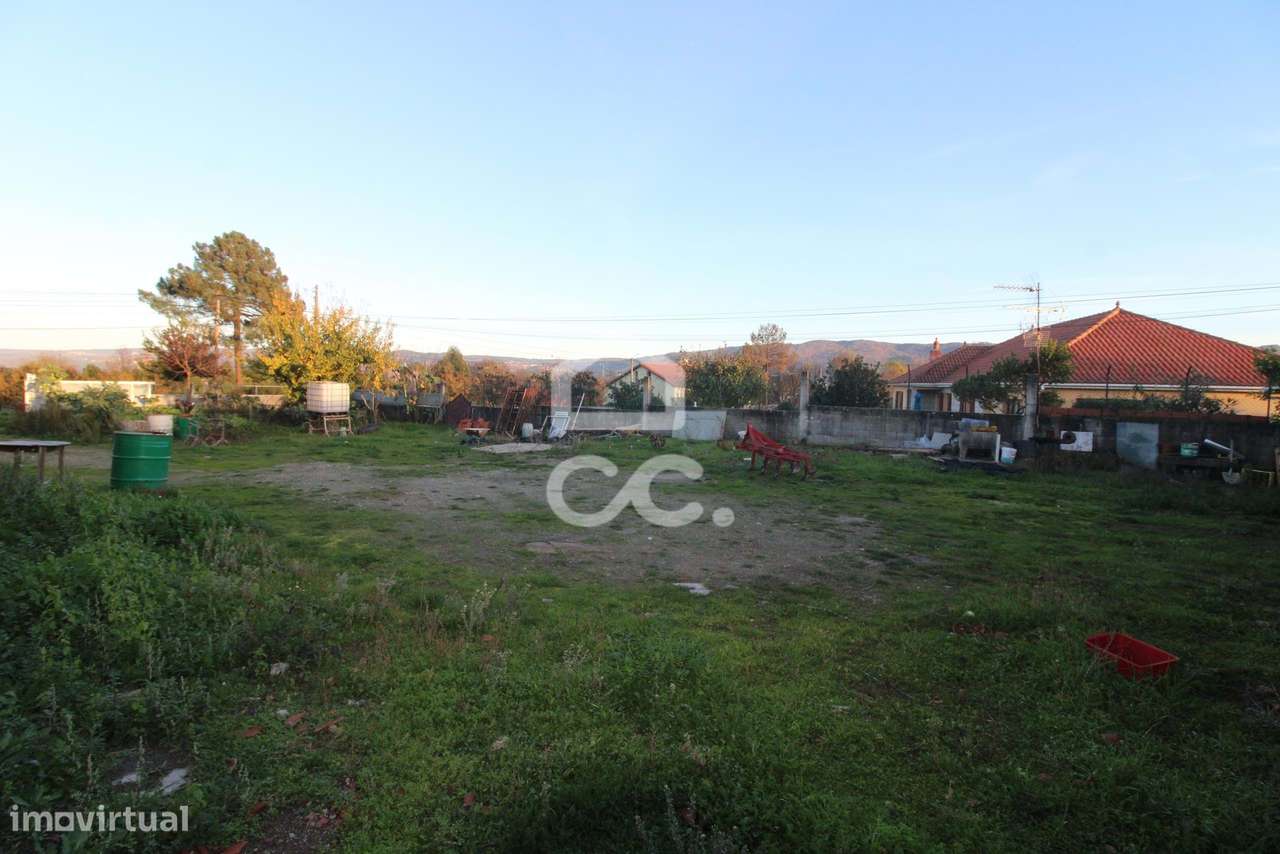 Terreno para construção com anexos na periferia da cidade - Grande imagem: 5/18