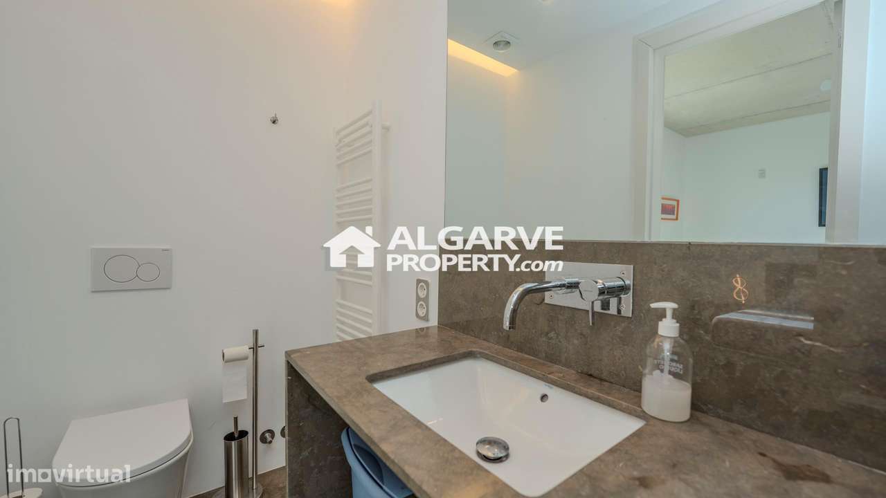 Moderna Moradia T4 com Piscina e Jardim em Almancil-8