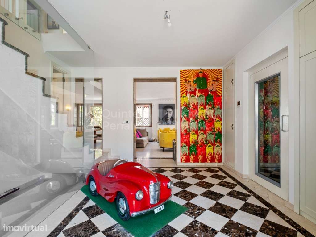 Moradia T5 com jardim e terraço com vista mar no Estoril - Grande imagem: 4/50