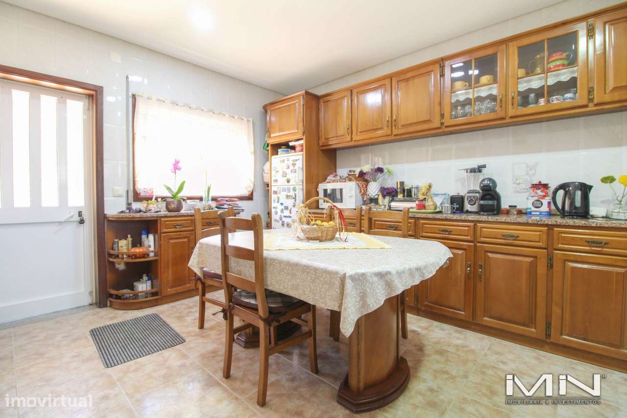 Mini Quinta com Construção Robusta, Poço, Adega e Viabilidade para Seg-24