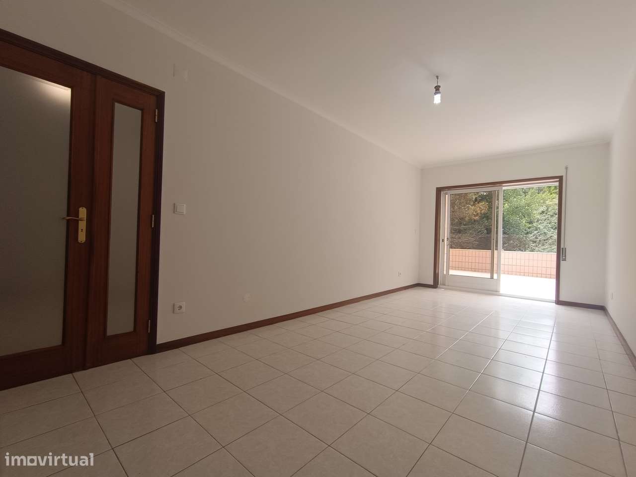 Apartamento T2+1 renovado c/excelente terraço em Oliveira do Douro-34