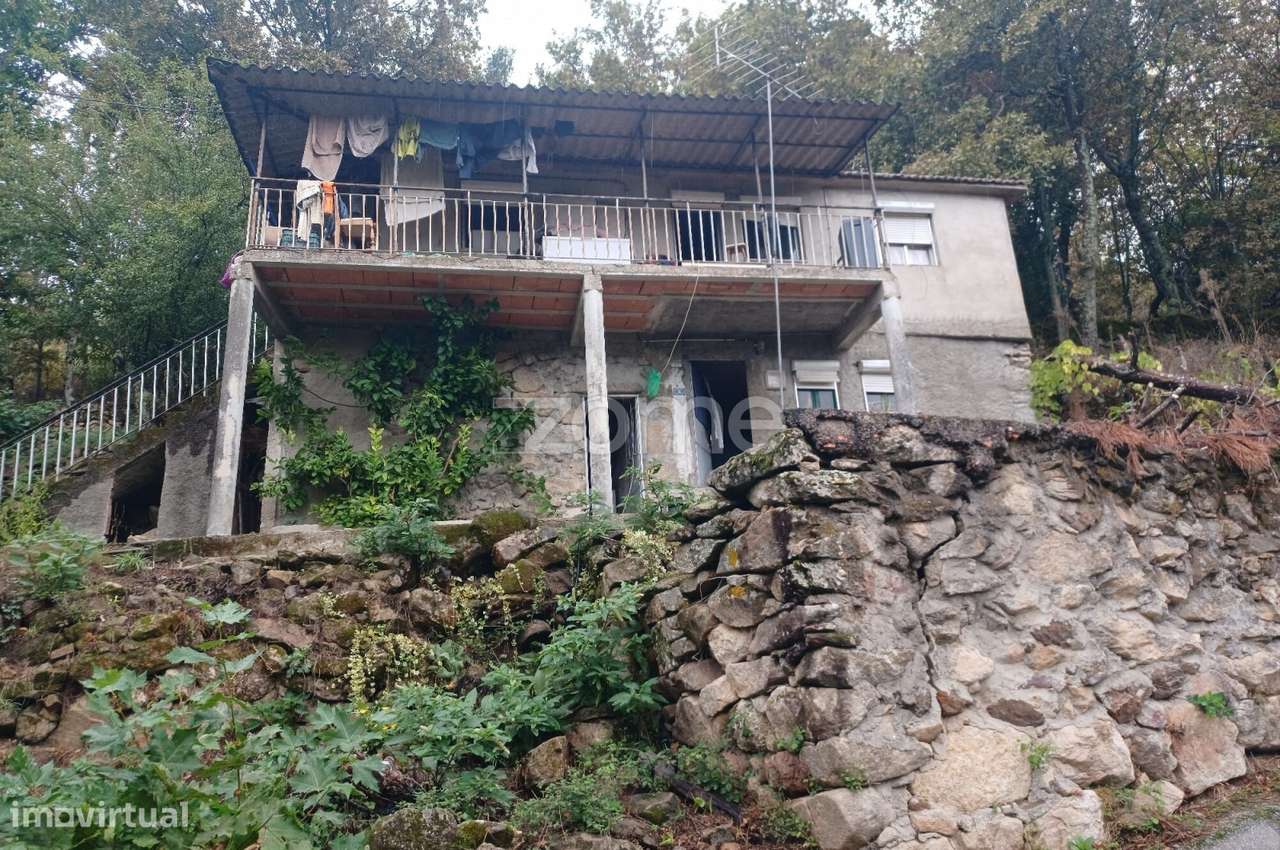 Oportunidade Única: 2 Artigos Urbanos para Obras + 3 Terrenos-Alvite-1