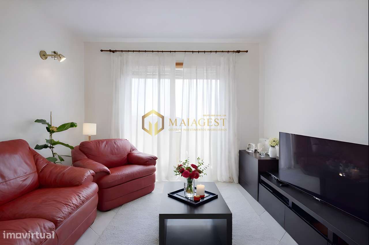 T2 Luminoso com Boas Áreas, Garagem e Ótimos Acessos - Grande imagem: 4/11