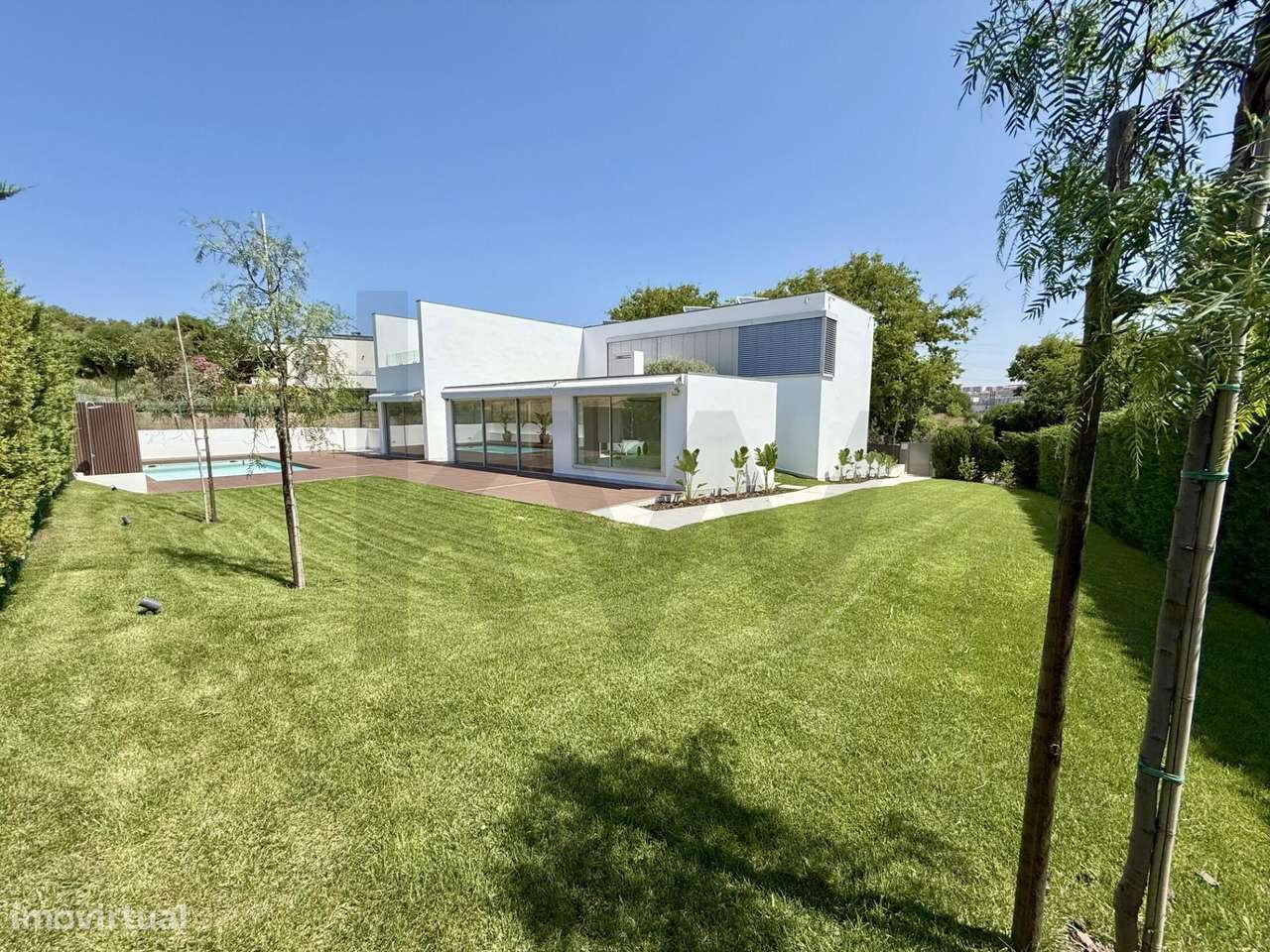 Exclusividade, luz e jardim em plena Lisboa - moradia premium na Quint - Grande imagem: 1/60