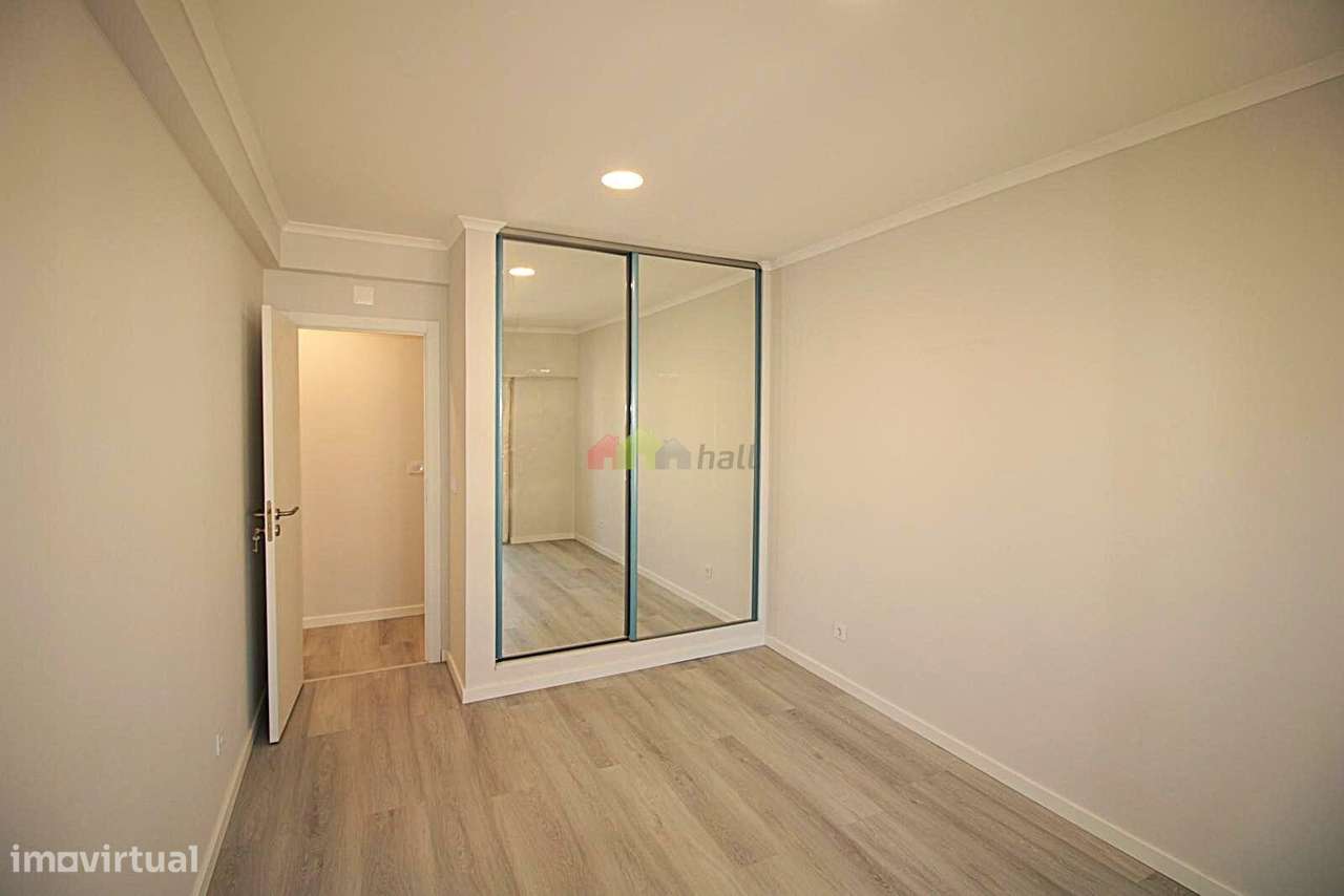 Apartamento T4, 3º andar, Totalmente Remodelado na Amora-10