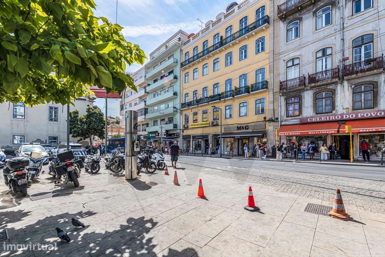 Apartamento T3 com garagem - Renovado - Alcântara-29