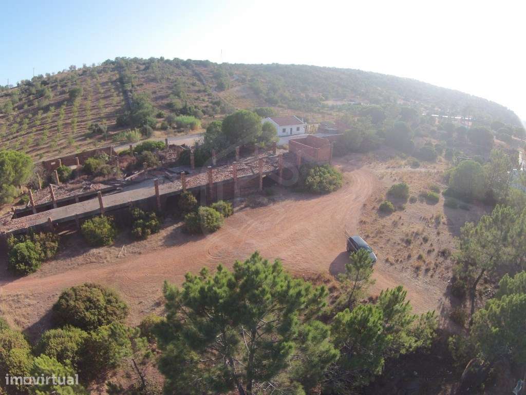 Terreno para moradia T10 com lagoa natural em Vale de Pegas, Padern... - Grande imagem: 2/30