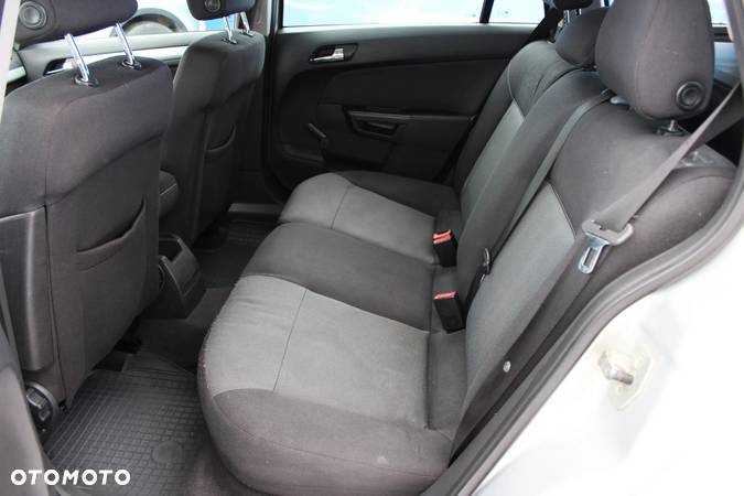 Opel Astra III 1.3 CDTI Cosmo - 12