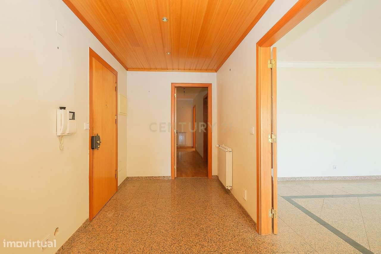 Apartamento T3 luminoso na Parede com varandas, garagem e arrecadação-3