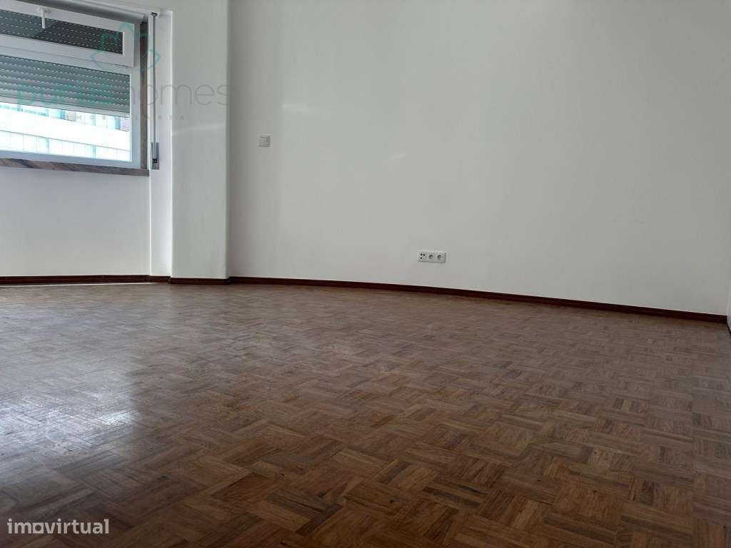 Apartamento T3 Remodelado no Campo Pequeno-19
