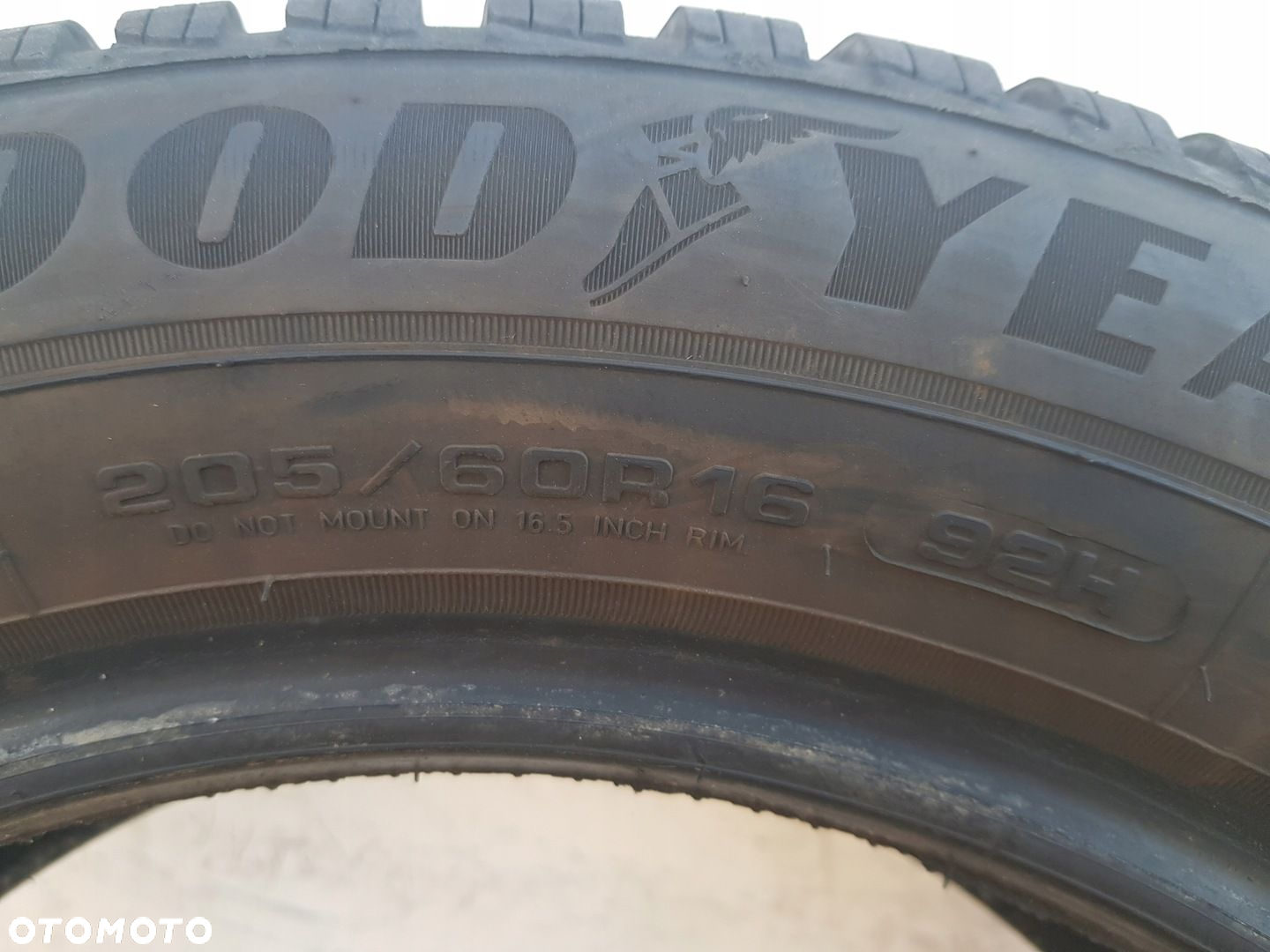 Opona zimowa Goodyear UltraGrip 9 205/60R16 92 H - 4