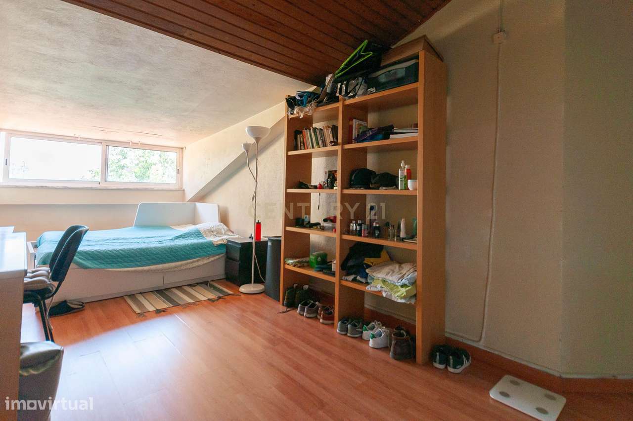 T2+1 Duplex com Garagem em Carcavelos-34